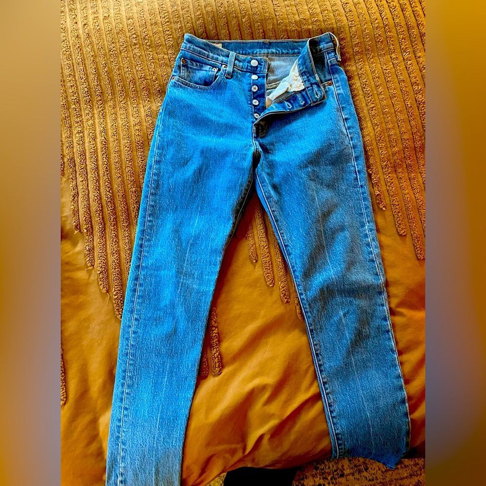 Levi’s stonewashed button fly skinny jeans